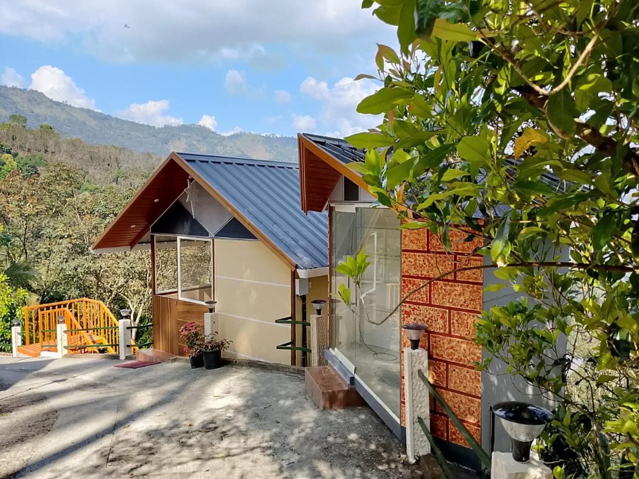 Cloudscape Homestay Pīrmed 外观 照片