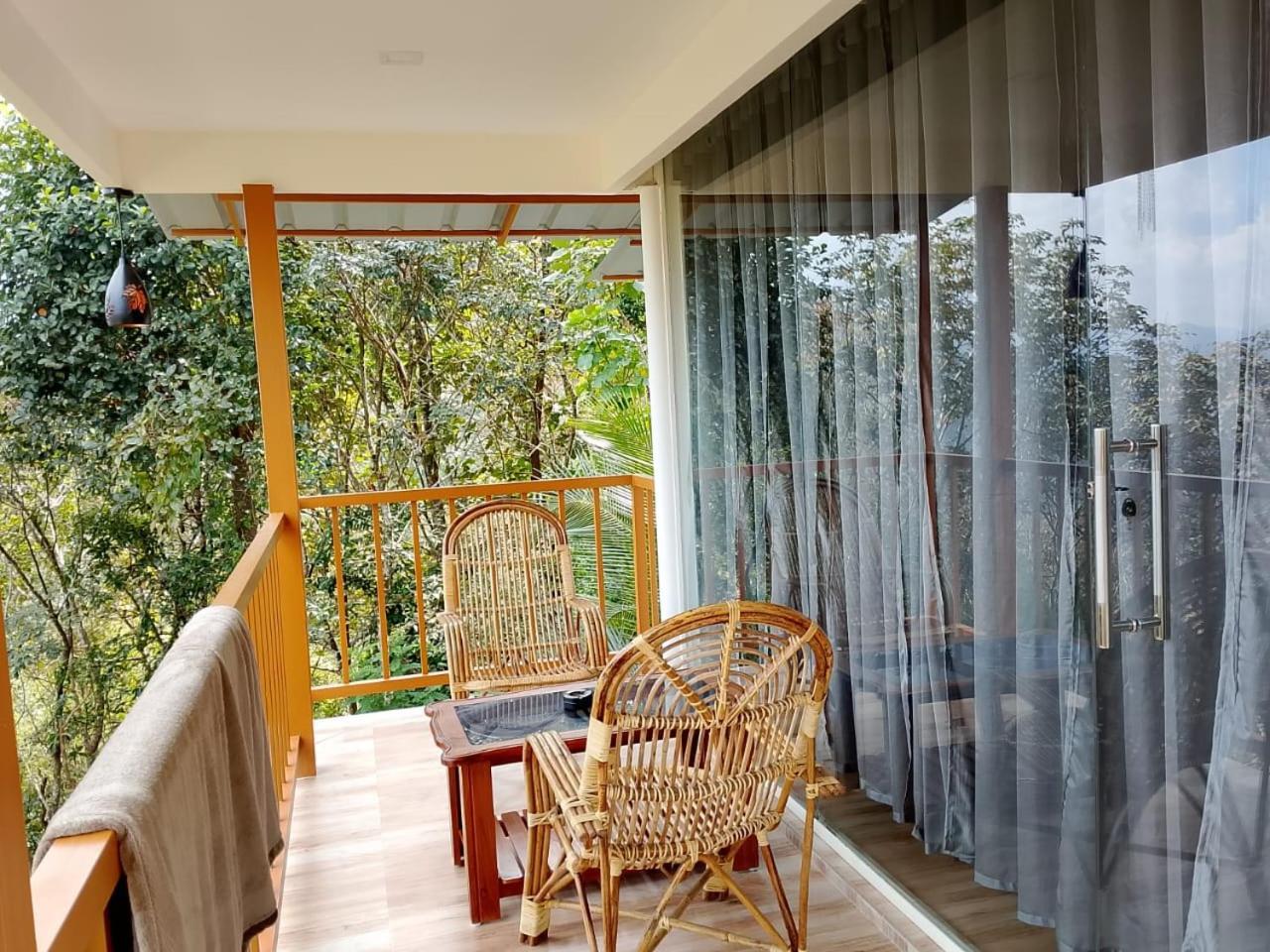 Cloudscape Homestay Pīrmed 外观 照片