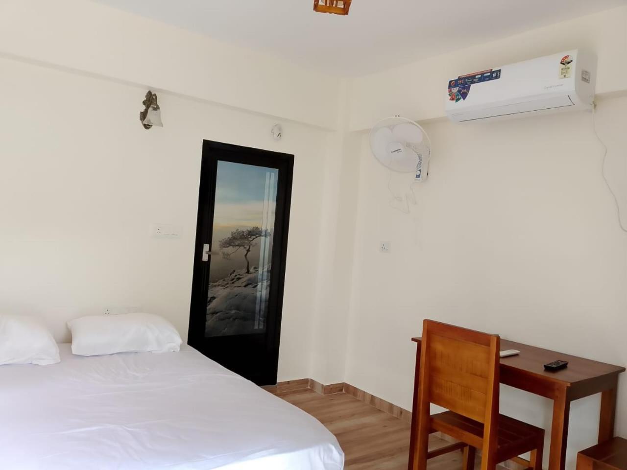 Cloudscape Homestay Pīrmed 外观 照片